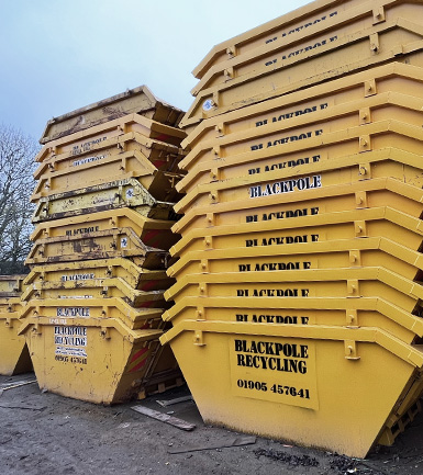 What are the benefits of using Blackpole Recycling for skip hire in Evesham?